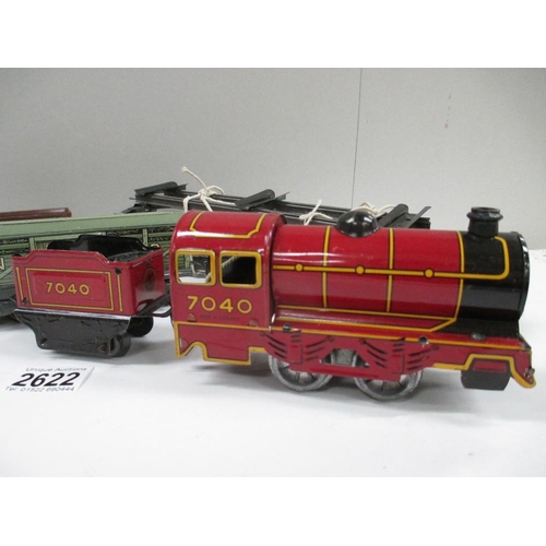 2622 - Brim toy 7040 clockwork train carriages and track