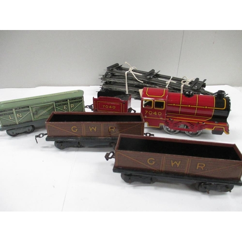 2622 - Brim toy 7040 clockwork train carriages and track