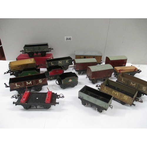 2640 - Box containing various tin plate railway carriages and rolling stock