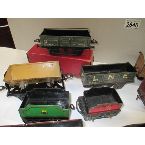 2640 - Box containing various tin plate railway carriages and rolling stock