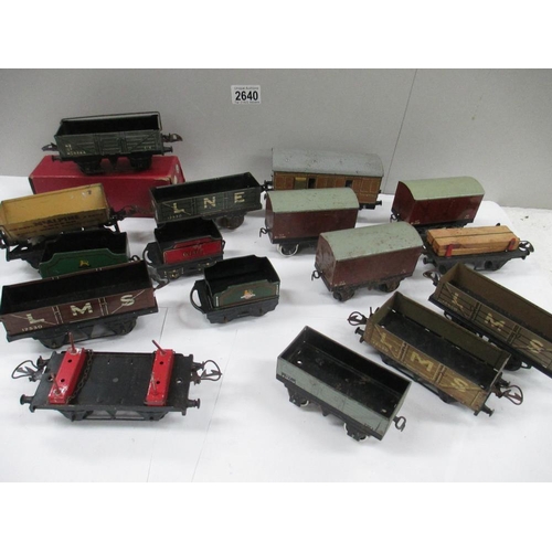 2640 - Box containing various tin plate railway carriages and rolling stock