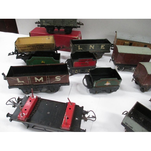 2640 - Box containing various tin plate railway carriages and rolling stock