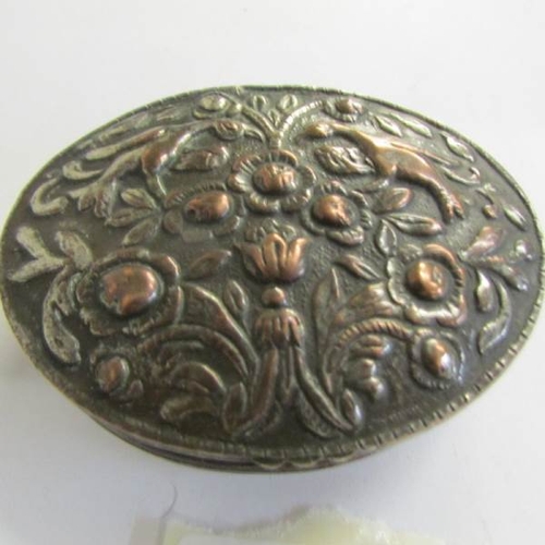 2490 - A Sheffield plate snuff box (plate worn).