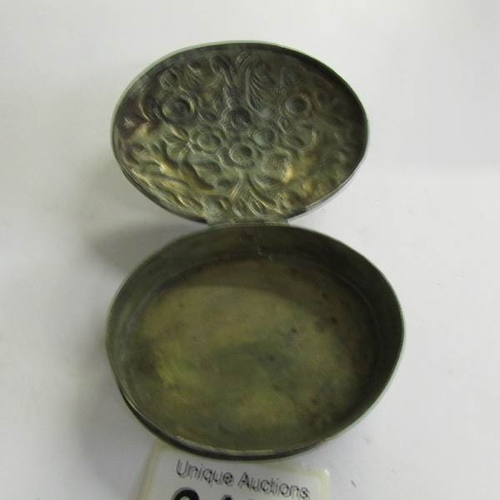 2490 - A Sheffield plate snuff box (plate worn).