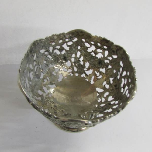 2494 - A small footed silver bowl marked '800'.