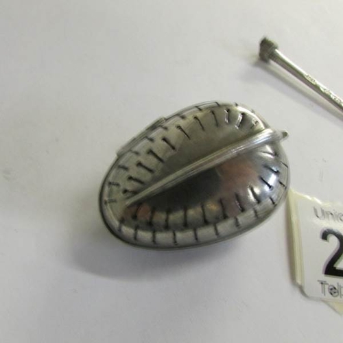 2496 - A silver tea infuser (a/f).