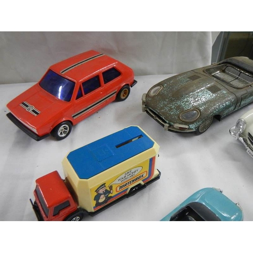 2689 - A large quantity of tinplate and diecast cars including Matchbox etc.,