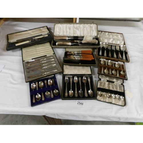 2544 - A mixed lot of cased cutlery including fish servers, carving set, spoons, knives etc.,