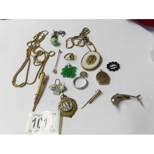 1011 - A mixed lot of old jewellery including a snake bracelet with stone set head (some wear to bracelet),... 