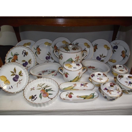 163 - A good lot of Royal Worcester 'Evesham' dinner/kitchen ware