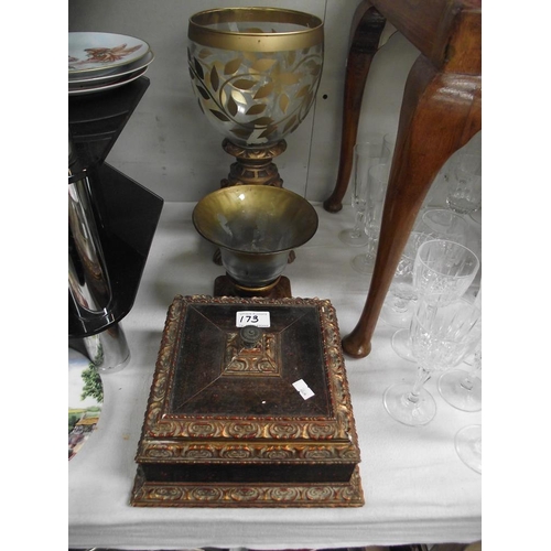 173 - 2 gilded base vases and a lidded box