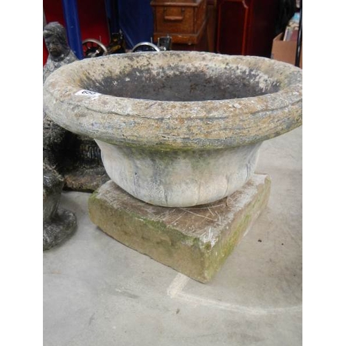 655 - 2 concrete garden ornaments and a jardiniere planter.