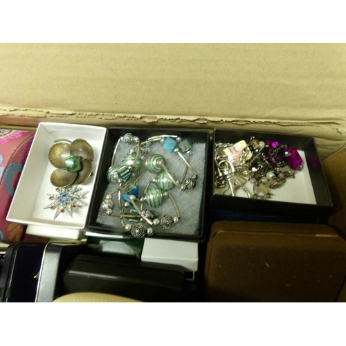 1018 - A large quantity of mixed jewellery including brooches, necklaces, bracelets etc.,