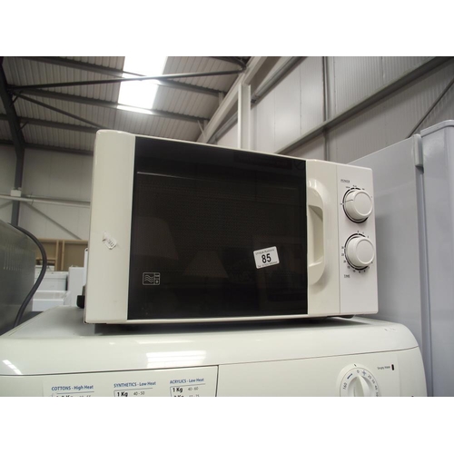 85 - A 700w microwave