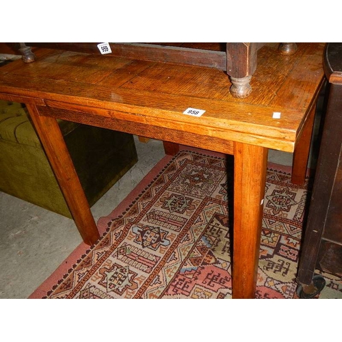 958 - An old oak draw leaf table.