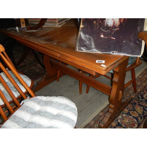 985 - An oak draw leaf table.