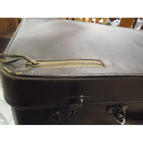 369 - A good vintage suitcase