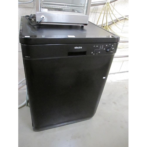 110 - An Electra Super 50 black dishwasher