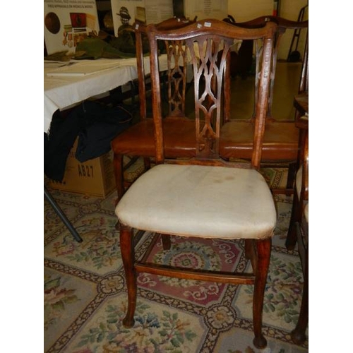 1307 - A Georgian carver chair and 4 matching dining chairs.