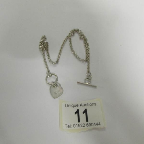 11 - A silver 'T' bar neck chain, 11.9 grams.