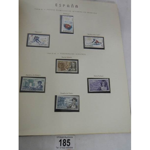 185 - A good collection of Spanish stamps in 5 albums plus reference books.