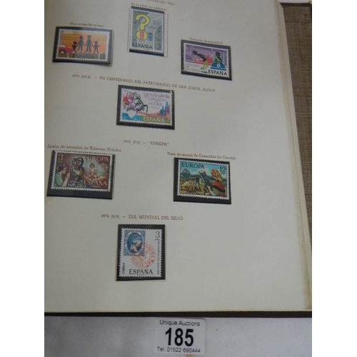 185 - A good collection of Spanish stamps in 5 albums plus reference books.