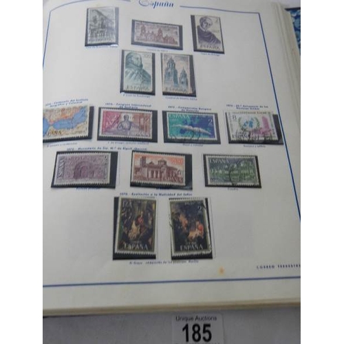 185 - A good collection of Spanish stamps in 5 albums plus reference books.