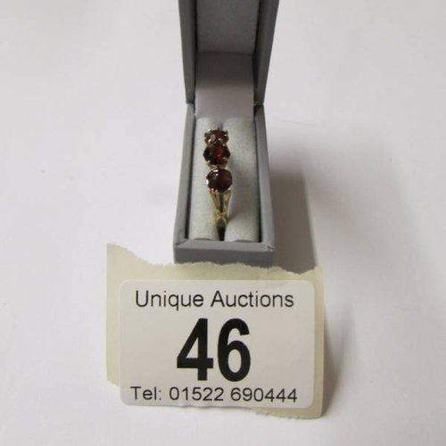 46 - A vintage 3 stone garnet ring set in 18ct gold, size M.