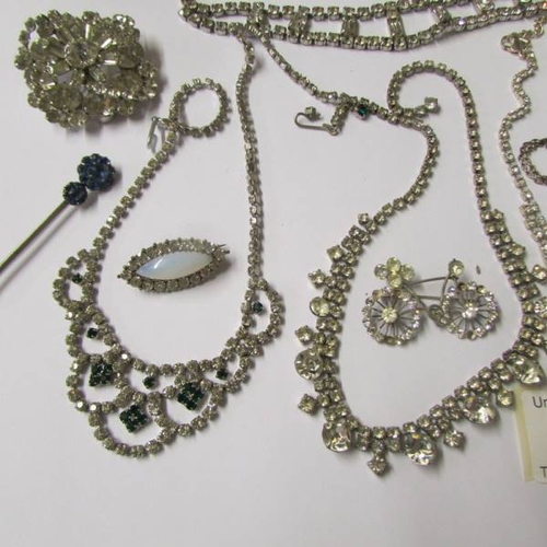 50 - An mixed lot of old paste and other jewellery (10 pieces).