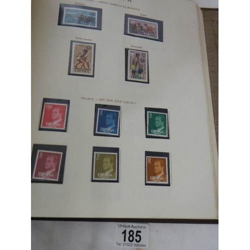 185 - A good collection of Spanish stamps in 5 albums plus reference books.