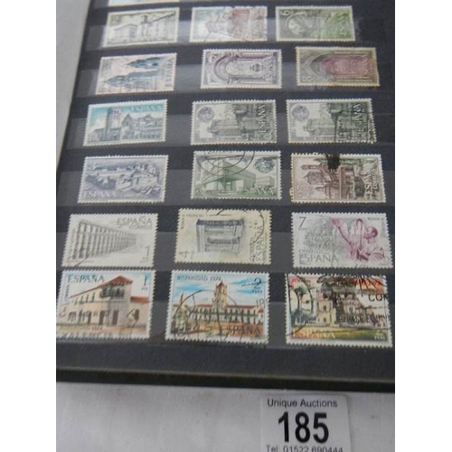 185 - A good collection of Spanish stamps in 5 albums plus reference books.