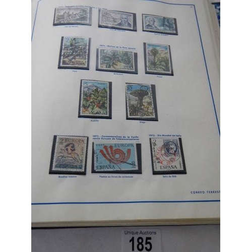 185 - A good collection of Spanish stamps in 5 albums plus reference books.