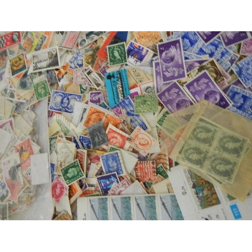 194 - A large quantity of loose stamps.