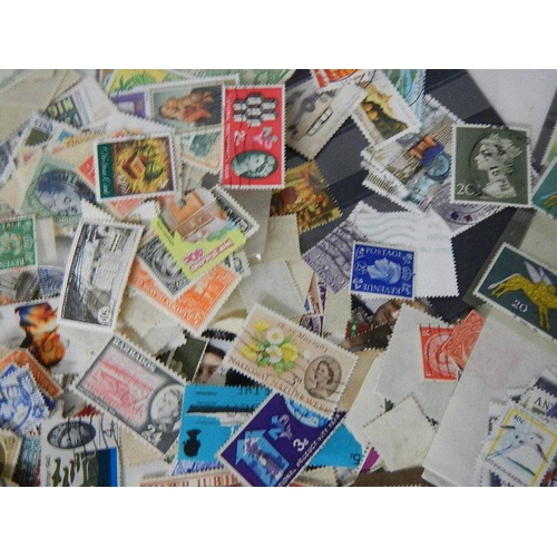 194 - A large quantity of loose stamps.