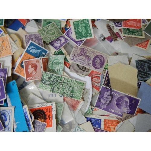 194 - A large quantity of loose stamps.