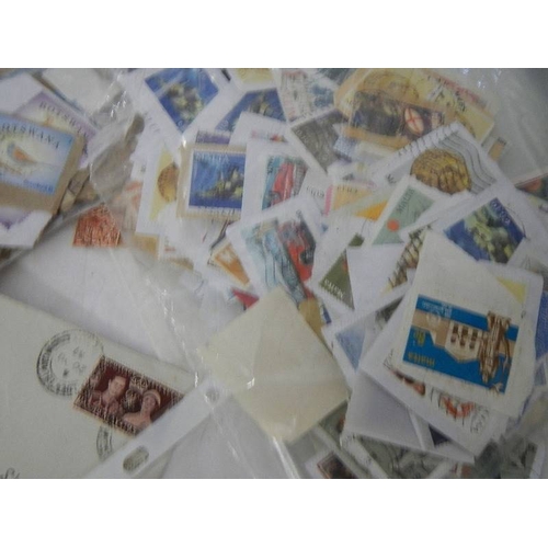 195 - A large quantity of stamps and envelopes.