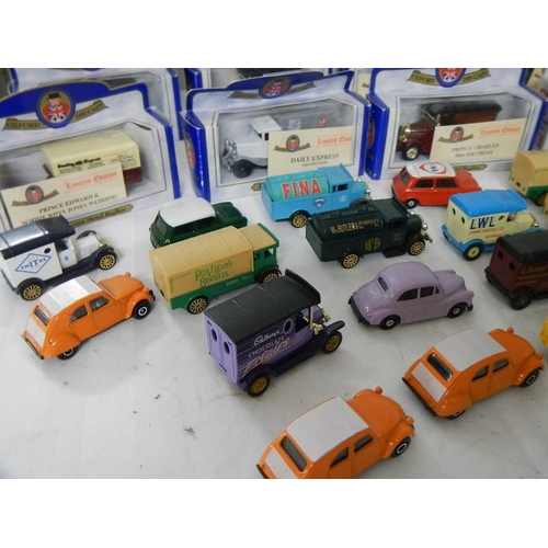 196 - A mixed lot of Oxford and other die cast models.