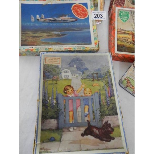 203 - A quantity of vintage wooden jigsaw puzzles.