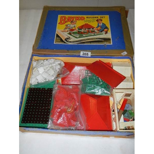 205 - A vintage Bayko building set, unchecked for completeness.