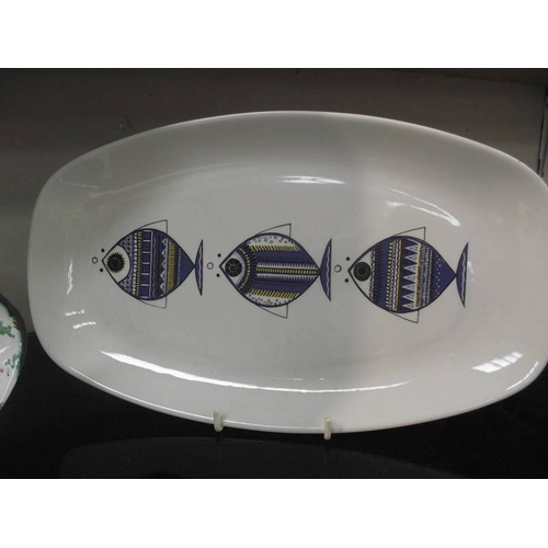 324 - 3 decorative fish plates.