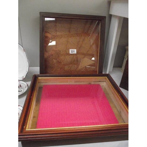 331 - 2 jewellery display cabinets.