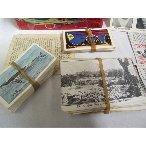 431 - A quantity of cigarette and tea cards