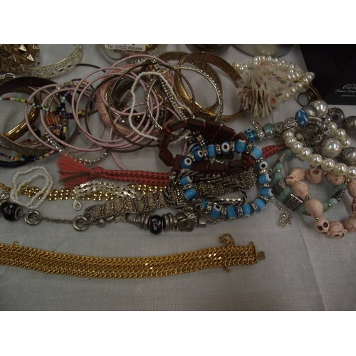 461 - A quantity of bracelets and bangles