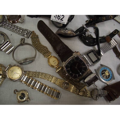 462 - A large quantity of assorted watches