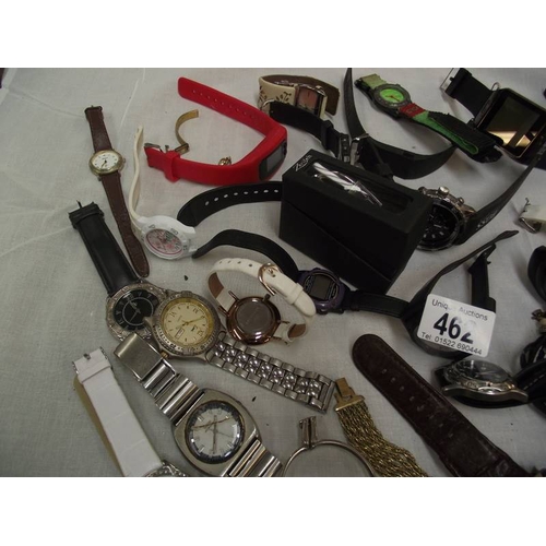 462 - A large quantity of assorted watches