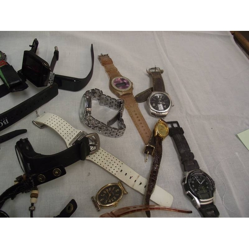 462 - A large quantity of assorted watches