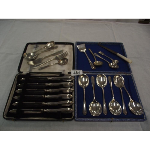 464 - A cased set of 6 silver handled knives, a cased set of 6 silver plate spoons and other cutlery