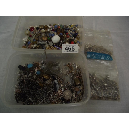 465 - A quantity of assorted chain links, loose beads etc