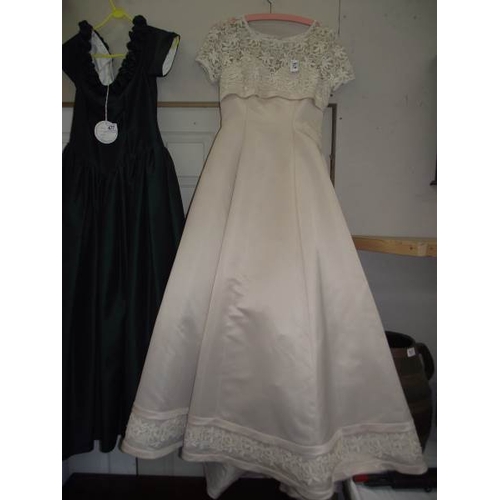 478 - An old gold wedding dress Size 14