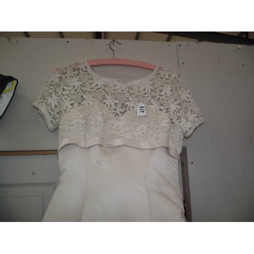 478 - An old gold wedding dress Size 14